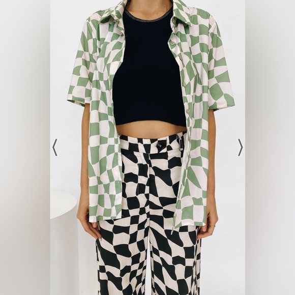 VRG GRL N.Y Heat Check Button Front Shirt // Green - Picture 4 of 7